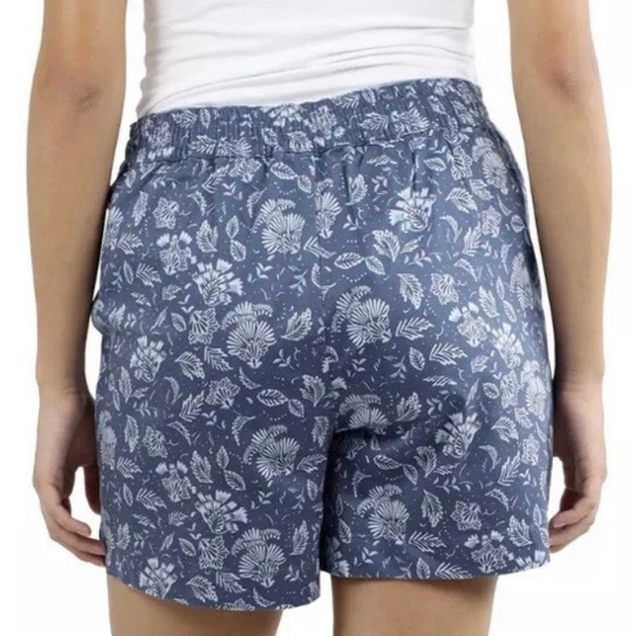 JACHS Girlfriend Navy Floral Women's Shorts - Picture 2 of 7
